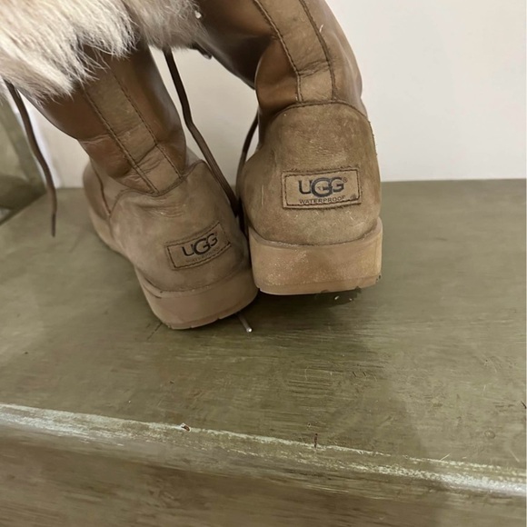 Ugg Adirondack Boots Size 9 - Picture 2 of 3